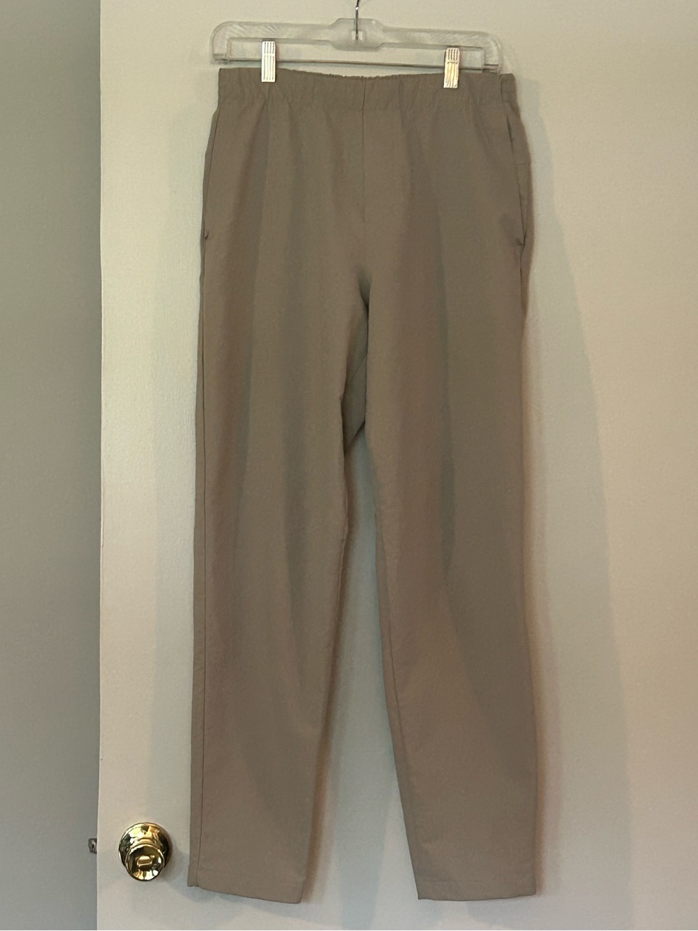 Lululemon New Venture Trouser Pique in light camel khaki
